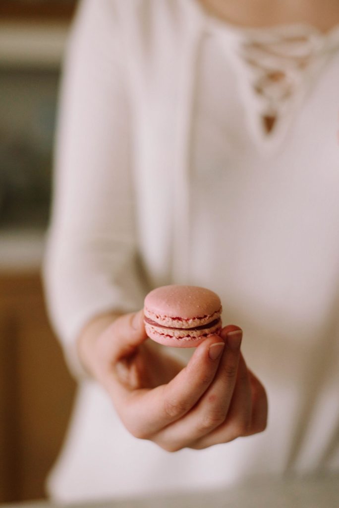 holly-stratton-Vt6E6-_hWgo-unsplash-684x1024 French Buttercream Macarons